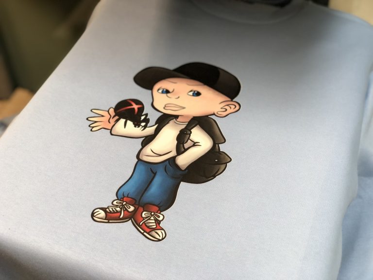 Naprasowanki na ubrania: jak nanieść je na odzież